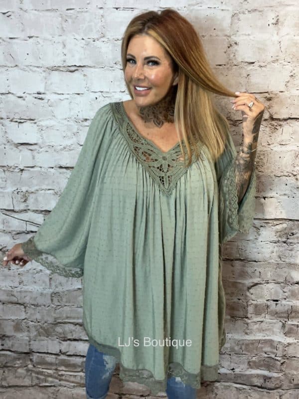 The Alina Best Top Fits 16-24  "No Returns On Sale Items"