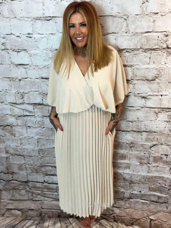 The Caroline Maxi Dress best fits 16-26 - Image 3