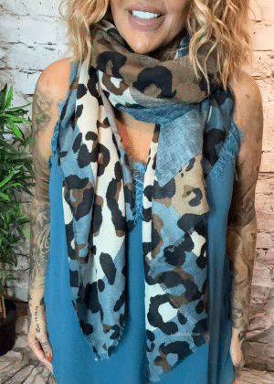 572 Animal print scarf