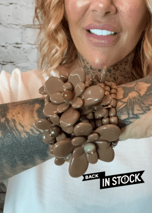 528 Wooden Bead & Flower Bracelet