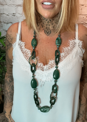 607 Green coloured beaded necklace