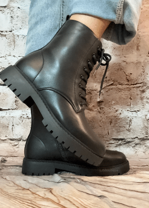 626 Black boots size 8-11